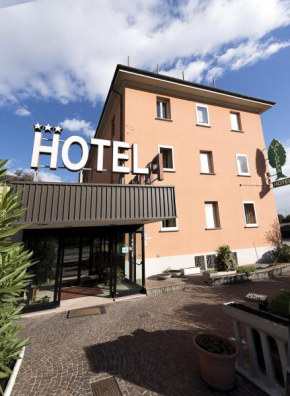 Отель Hotel La Pioppa  Болонья